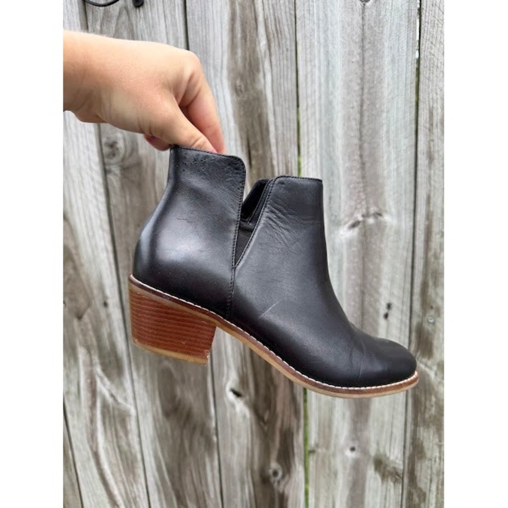 Minimalist Classic Cole Haan Leather Ankle Bootie 6.5 Black Block Heel Boot - Picture 2 of 11